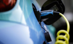 Обсуждение отказа от новых бензиновых и дизельных авто к 2030 году началось в Британии