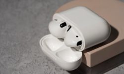 Samsung анонсирует цену на AirPods 2 в России