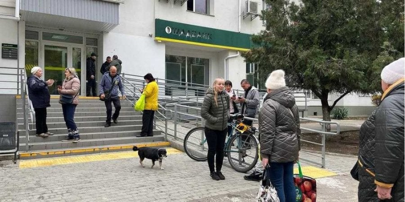 Пенсії і допомога ВПО. Як пройти ідентифікацію в Ощадбанку і не втратити виплати