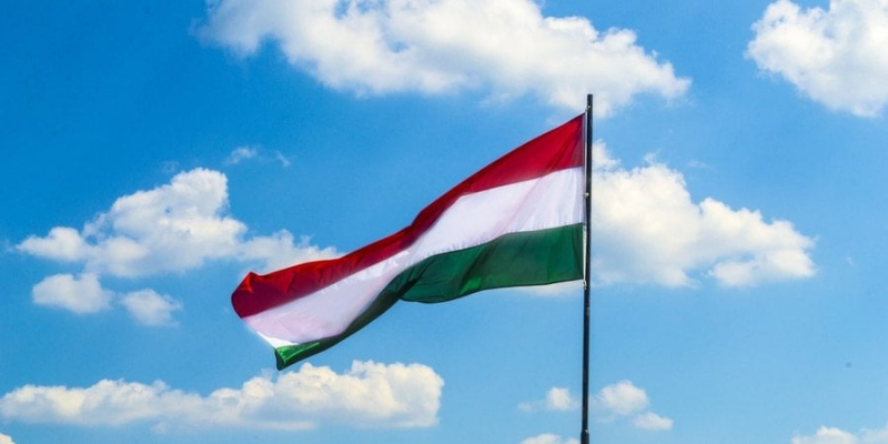 Поступок щодо OTP Bank не вистачило. Угорщина запропонувала ЄС виплатити Україні тільки половину обіцяної допомоги