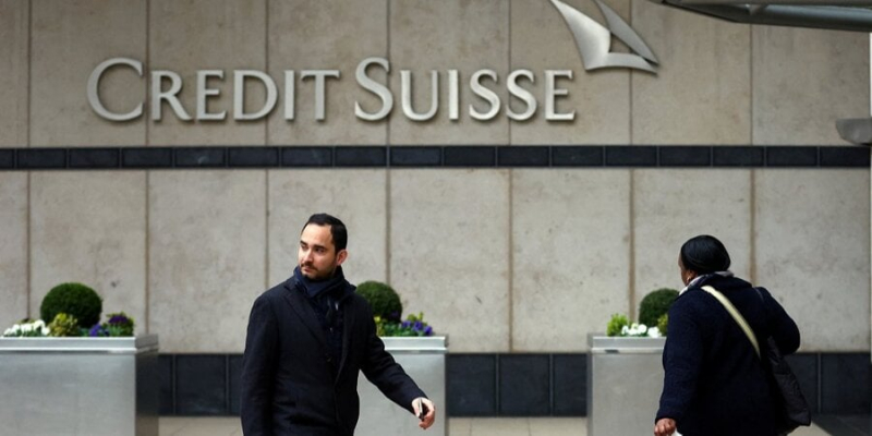 З Credit Suisse співробітники звільняються сотнями щотижня — Reuters